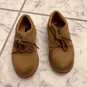 Boys Little Kid Size 9 Sperry suede dress shoes (“bucks”)